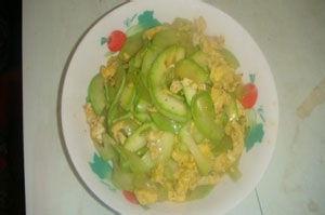 韩国人吃角瓜炒鸡蛋视频,角瓜炒鸡蛋，简单美味一锅出