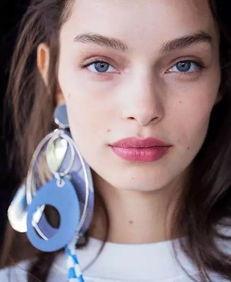 吃瓜戴耳环视频大全图片,吃瓜戴耳环视频大全图片赏析